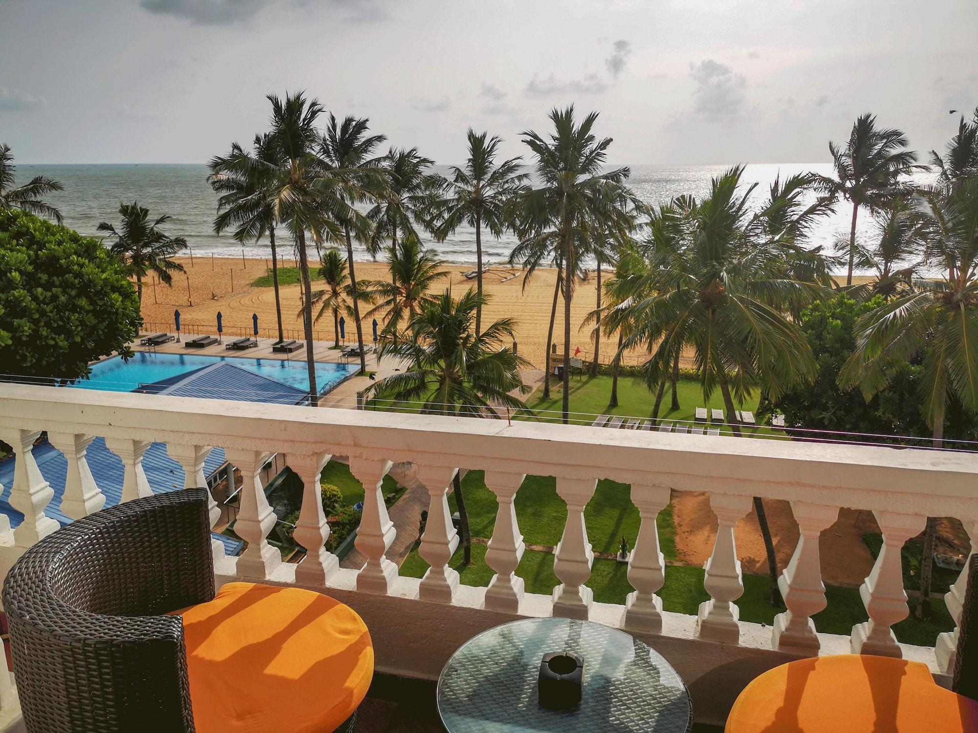 Camelot Beach Hotel Negombo Exterior photo