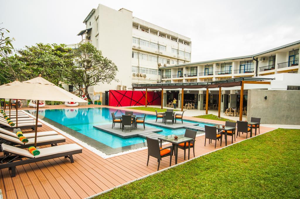 Camelot Beach Hotel Negombo Exterior photo