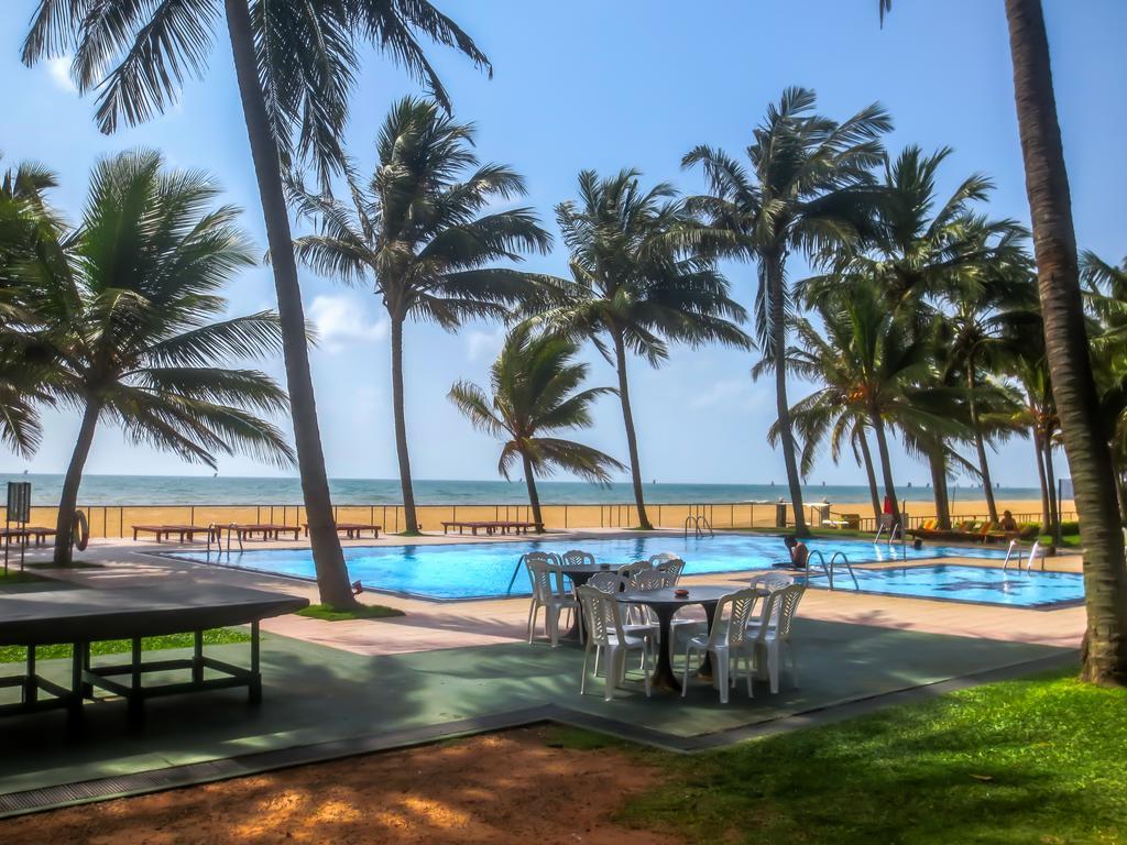 Camelot Beach Hotel Negombo Exterior photo