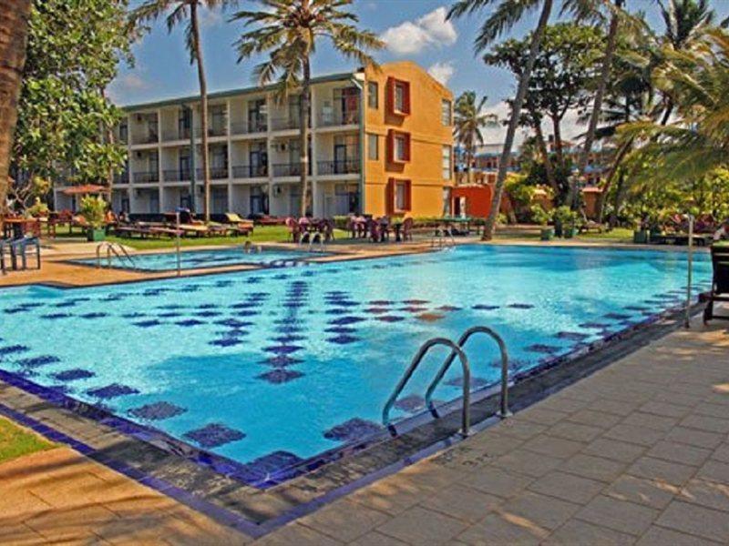 Camelot Beach Hotel Negombo Exterior photo