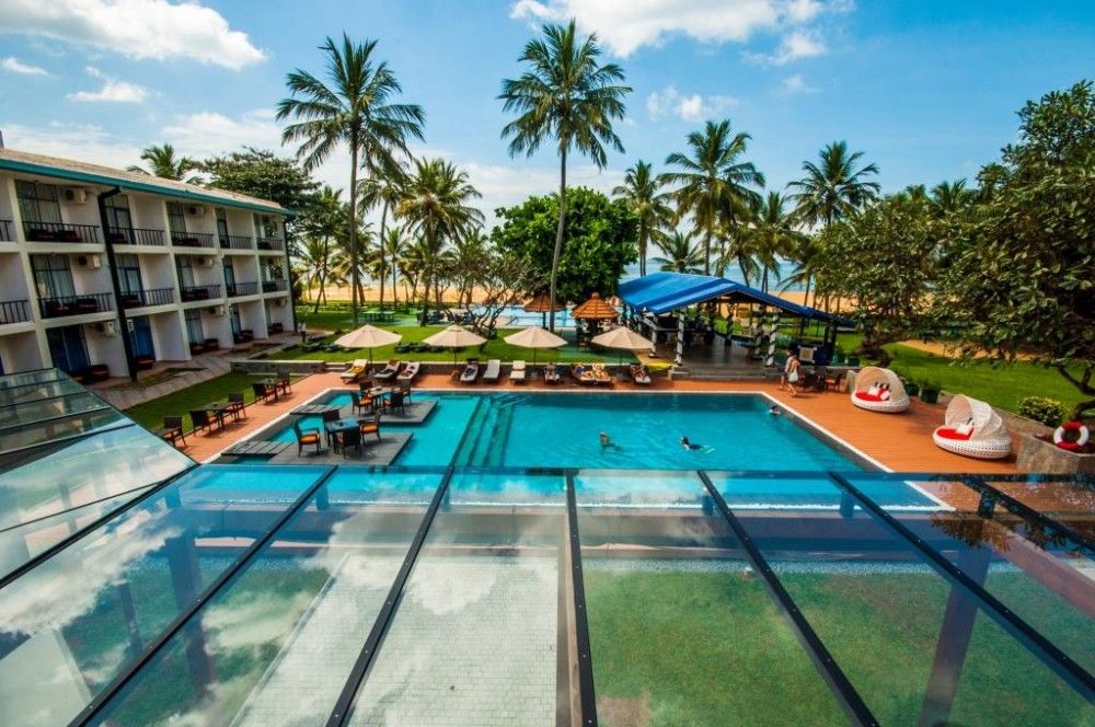 Camelot Beach Hotel Negombo Exterior photo